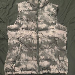 700 The North Face Dark Forest Puffer Vest